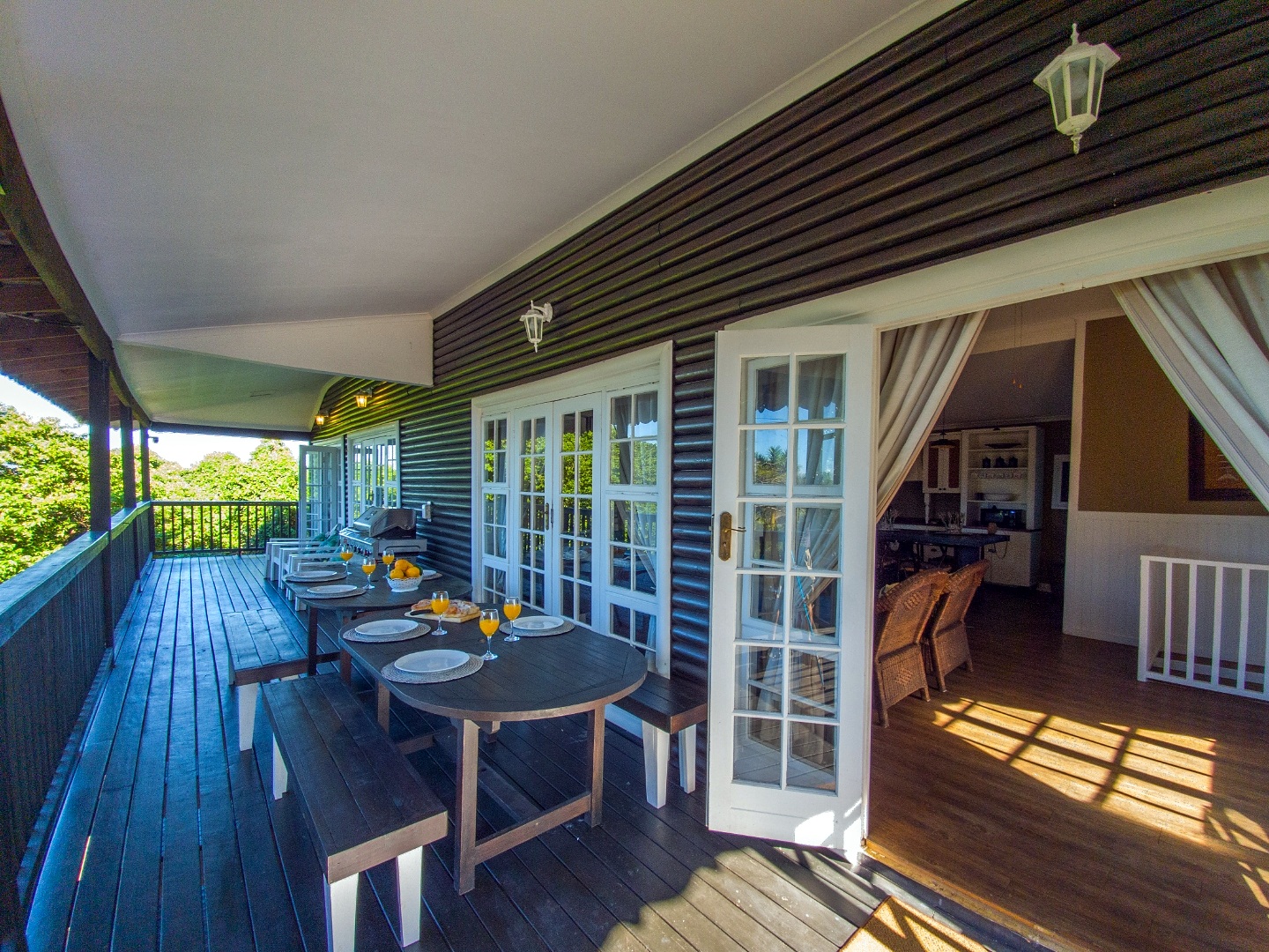 Outdoor dining on the veranda