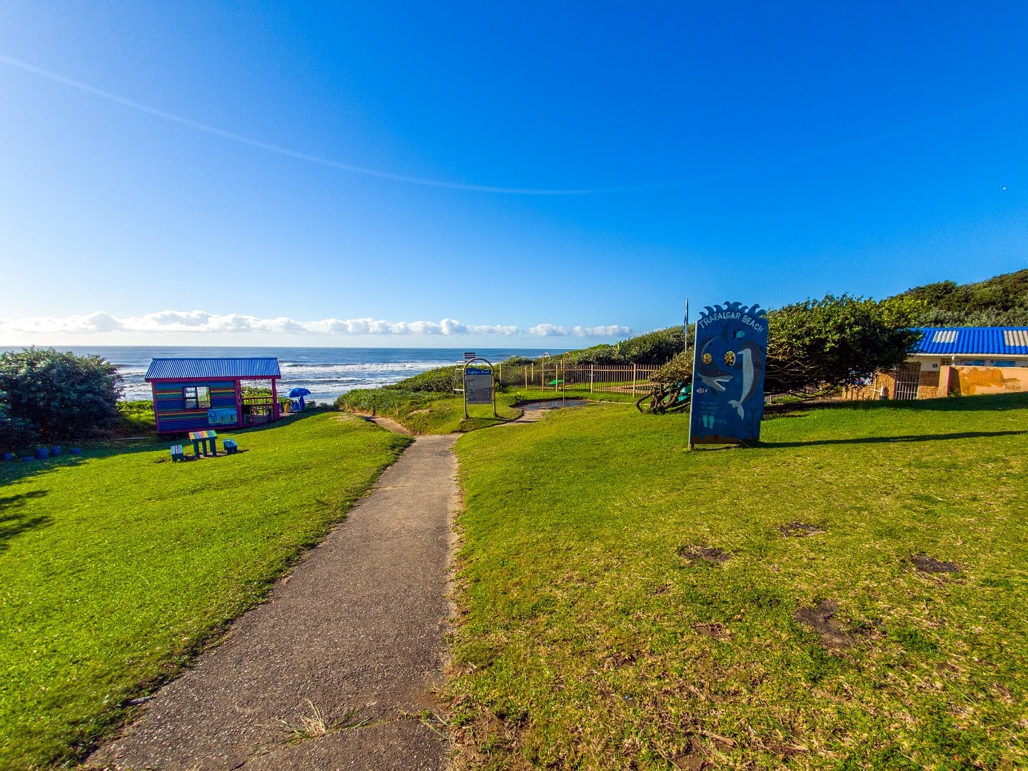 Path to Trafalgar beach